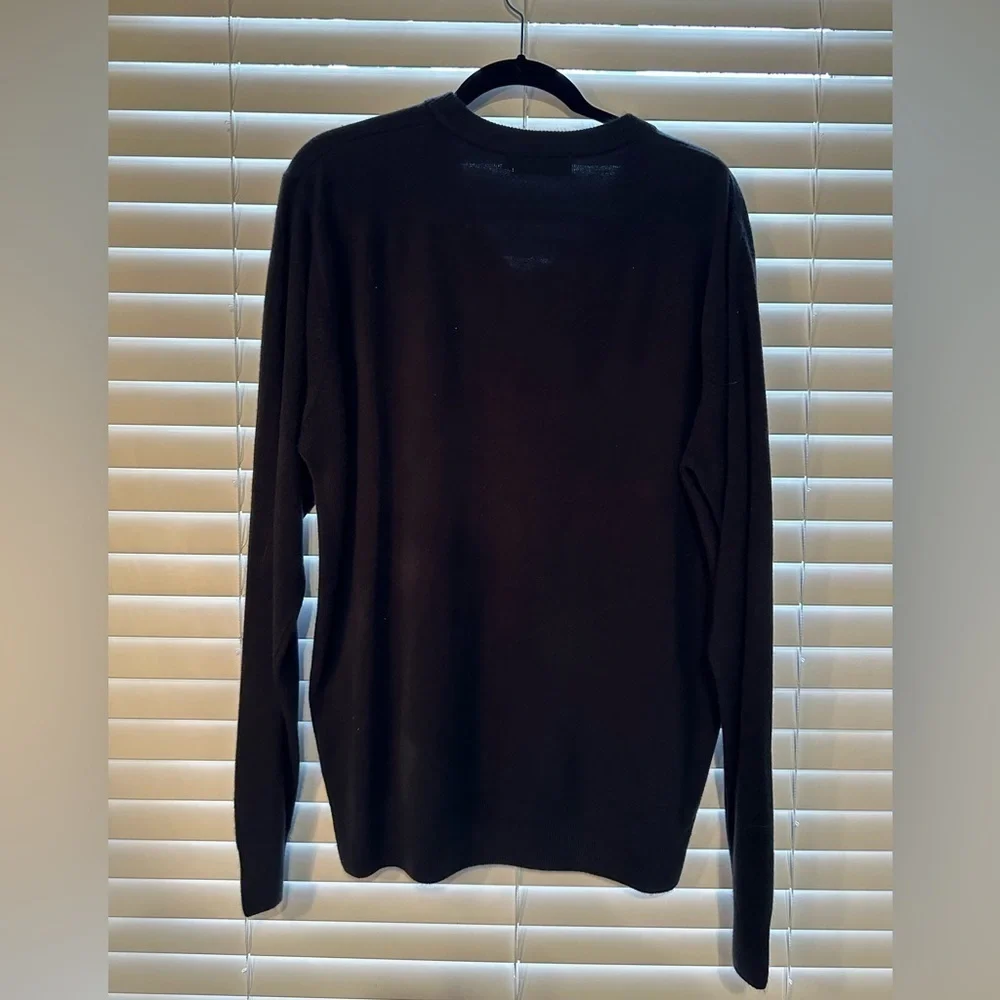 Sweater​​​​​​​ - Picture 2 of 3